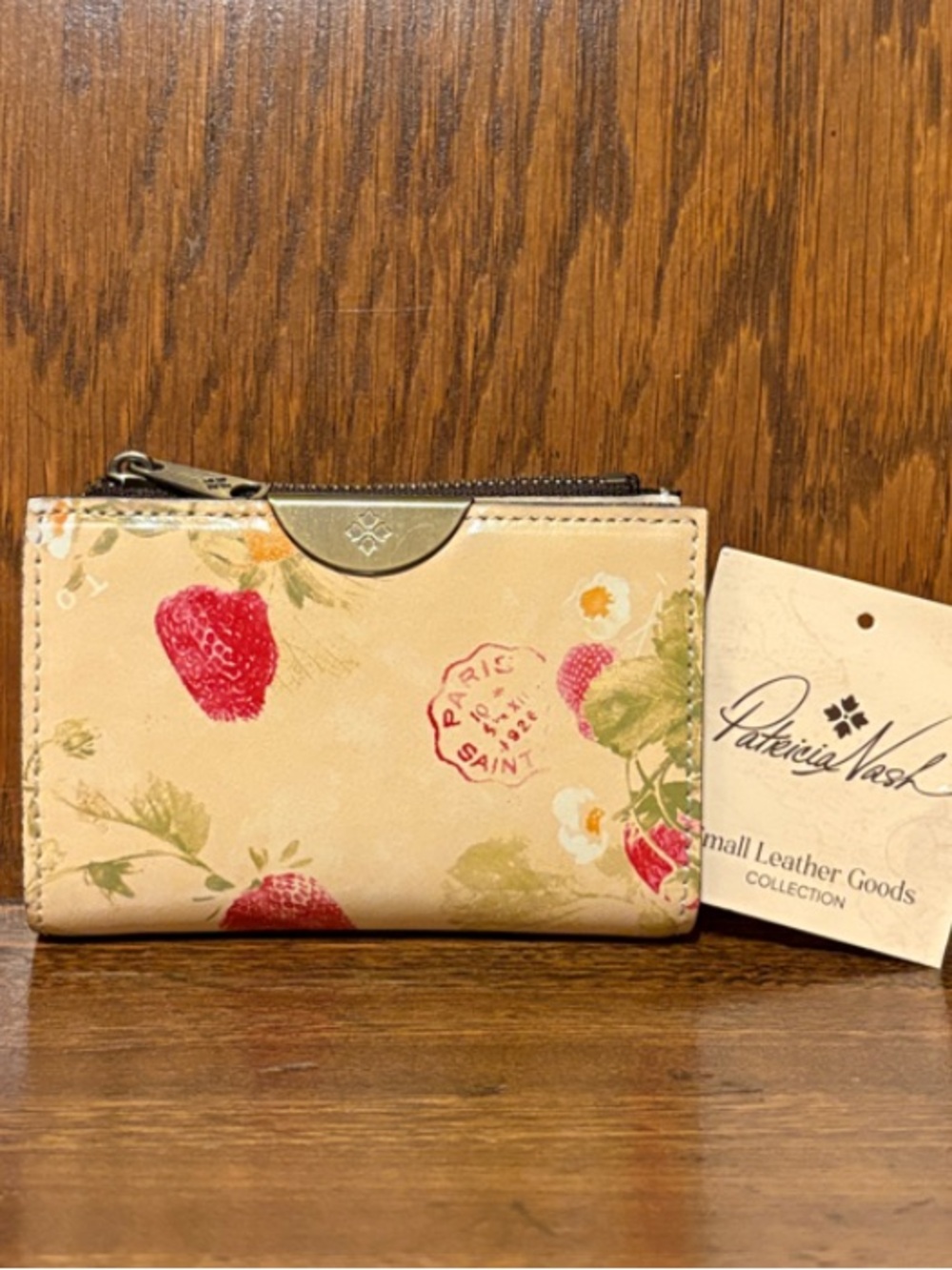 NWT-Patricia Nash-Parisian Strawberry🍓Busalla Compact Wallet-Parchment-$69